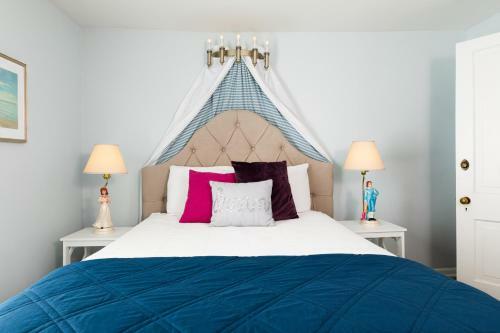 Bed & Breakfast Looking Glass Beachfront Inn