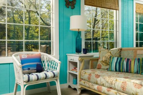 Bed & Breakfast Looking Glass Beachfront Inn