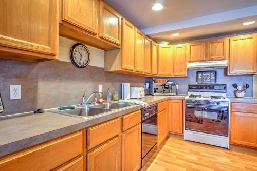 Lovely Apartment With Balcony In Downtown Grand Haven