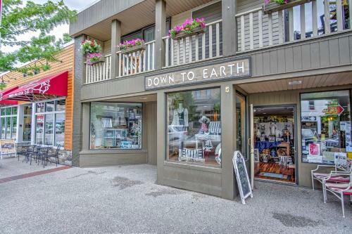 Lovely Apartment With Balcony In Downtown Grand Haven