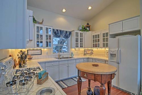 Apartamento Harbor Springs Condo With Bay View - Walk To Beach!