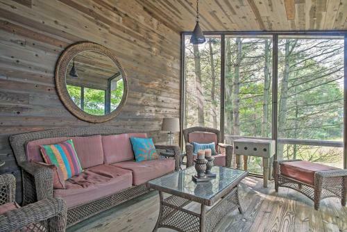 Lakefront Grand Haven House With Deck And Water Toys!