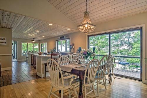 Lakefront Grand Haven House With Deck And Water Toys!