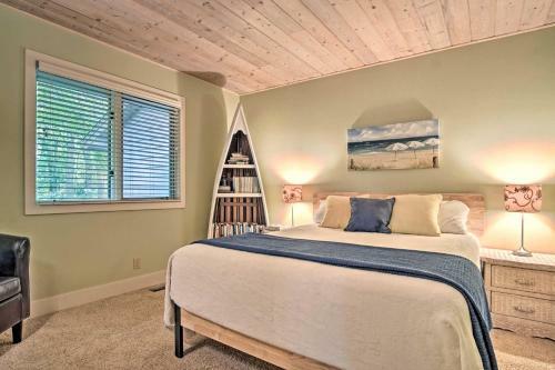 Lakefront Grand Haven House With Deck And Water Toys!
