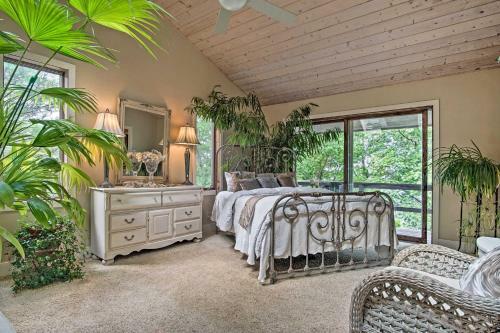 Lakefront Grand Haven House With Deck And Water Toys!