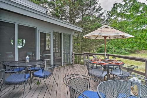 Lakefront Grand Haven House With Deck And Water Toys!
