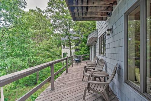 Lakefront Grand Haven House With Deck And Water Toys!