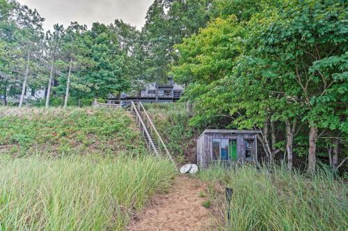Lakefront Grand Haven House With Deck And Water Toys!