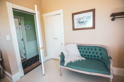 Pine Cottage Bed & Breakfast