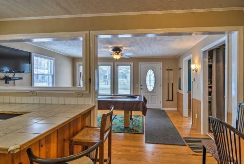 Cottage With Fire Pit Walk To Park And Houghton Lake!
