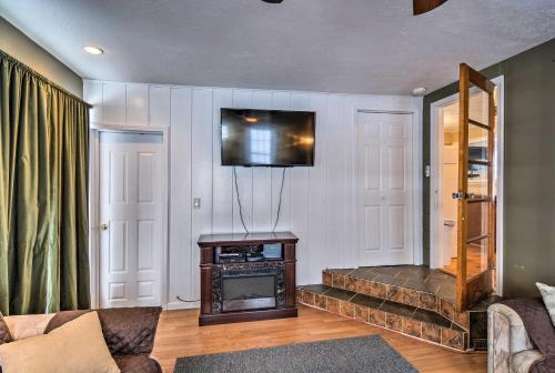 Cottage With Fire Pit Walk To Park And Houghton Lake!