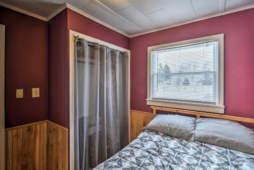 Cottage With Fire Pit Walk To Park And Houghton Lake!