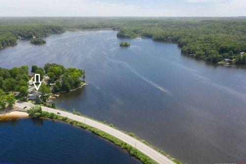 Apartamento Quaint Cabin Near Many Attractions W/ Private Dock