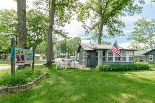 Apartamento Quaint Cabin Near Many Attractions W/ Private Dock