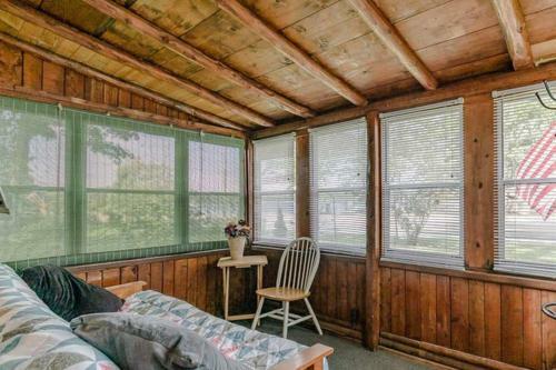 Apartamento Quaint Cabin Near Many Attractions W/ Private Dock