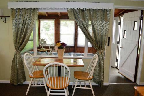 Apartamento Quaint Cabin Near Many Attractions W/ Private Dock