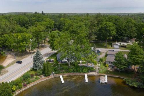Apartamento Quaint Cabin Near Many Attractions W/ Private Dock