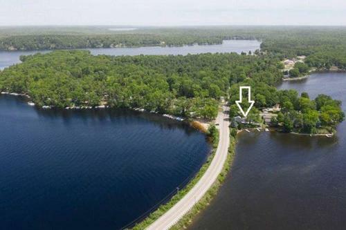 Apartamento Quaint Cabin Near Many Attractions W/ Private Dock