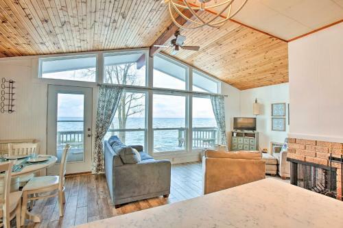 Lakefront Cottage Near Wineries And State Parks