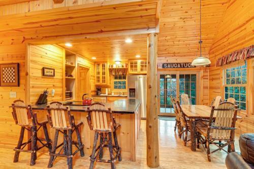 Kingfisher Cove Cabin 16
