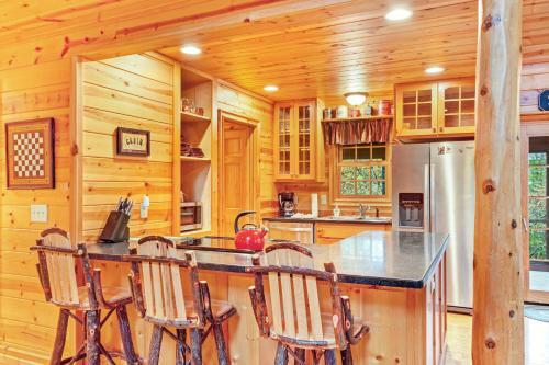 Kingfisher Cove Cabin 16