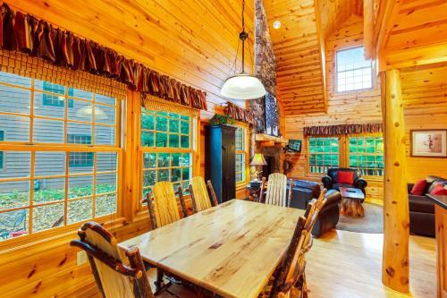 Kingfisher Cove Cabin 16