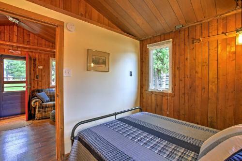 Charming Suttons Bay Cottage With Shared Waterfront!