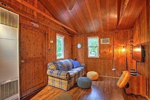 Charming Suttons Bay Cottage With Shared Waterfront!