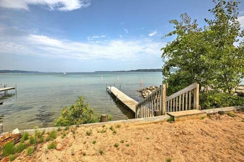 Charming Suttons Bay Cottage With Shared Waterfront!