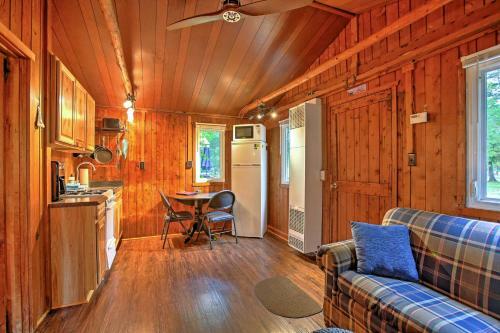 Charming Suttons Bay Cottage With Shared Waterfront!