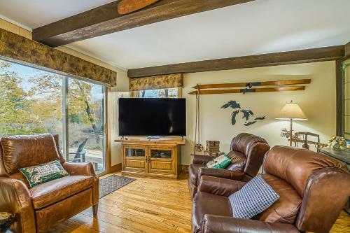 Lodge Riverside Abode