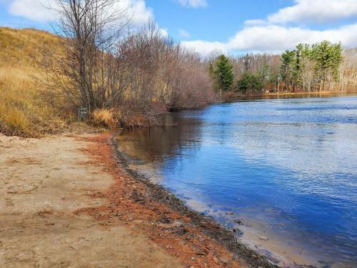 Wonderful Log Cabin Near Private Beach And Lake Access