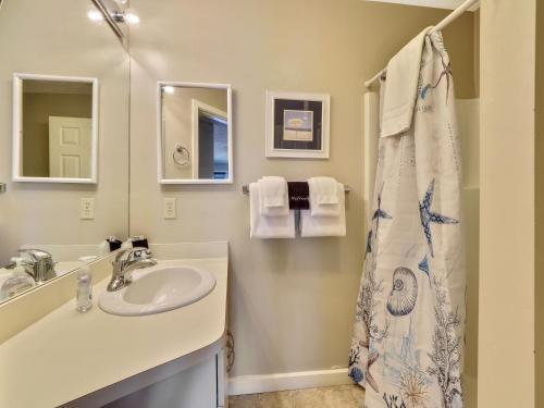 302 North Shore Inn