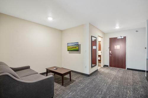 Cobblestone Hotel & Suites - Austin