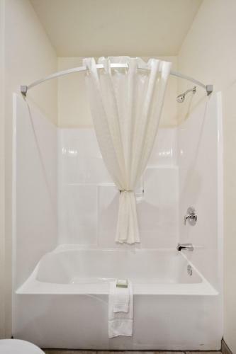 Cobblestone Hotel & Suites - Austin