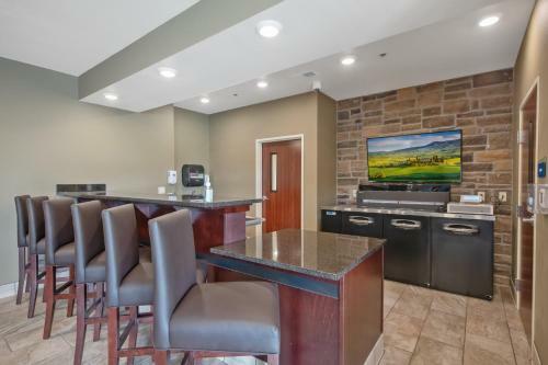 Cobblestone Hotel & Suites - Austin