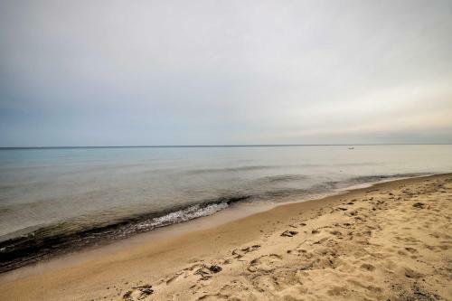 Lake Michigan Family Home With Private Beach Access!