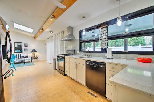 Lake Michigan Family Home With Private Beach Access!