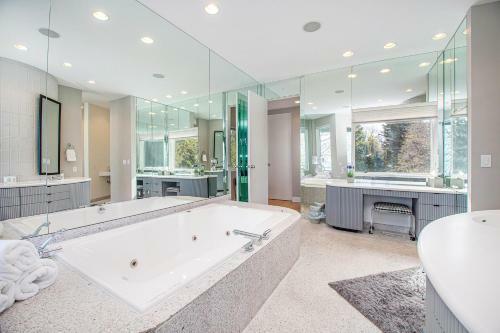 White Pearl Beach House