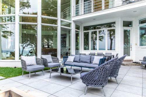 White Pearl Beach House