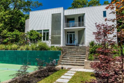 White Pearl Beach House
