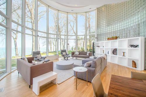 White Pearl Beach House