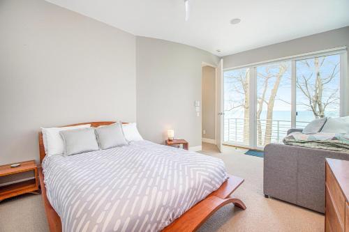 White Pearl Beach House