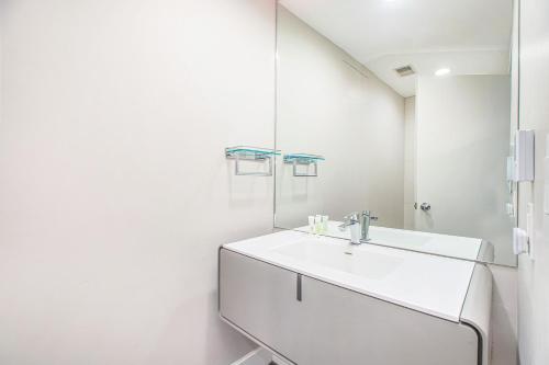 White Pearl Beach House