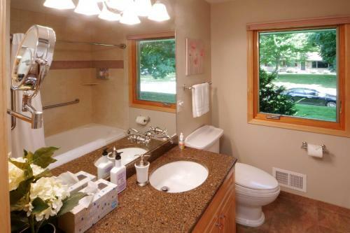 Apartamento Remodeled Apt - 8 Mi To Downtown Minneapolis!