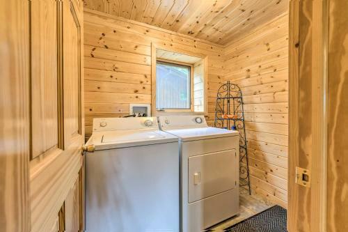 Lutsen Cabin With Fire Pit, Patio And Deck!