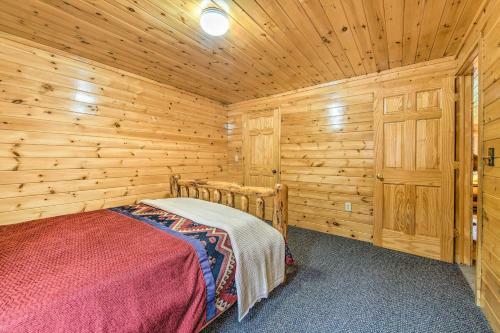 Lutsen Cabin With Fire Pit, Patio And Deck!