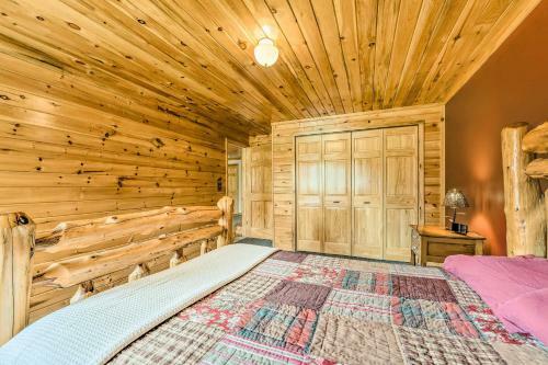 Lutsen Cabin With Fire Pit, Patio And Deck!