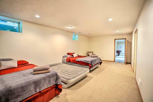 Executive Eden Prairie Home With Deck, Game Room
