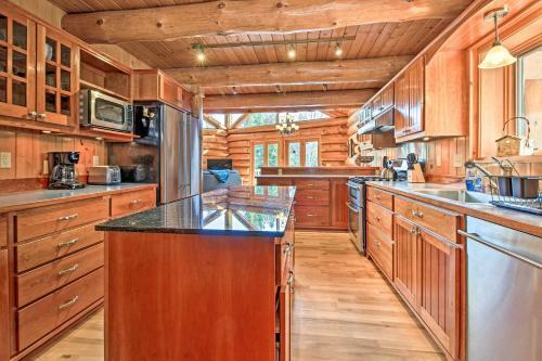 Lakefront Log Cabin With Dock About 9mi To Lutsen Mtn